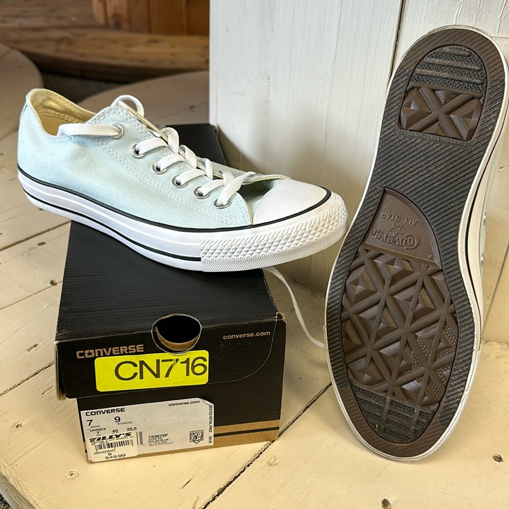 Light mint converse. Worn 1 time!